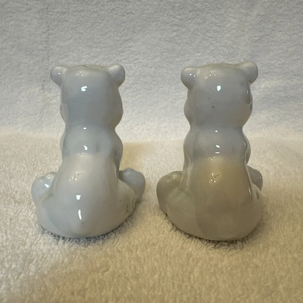 White Ceramic Alaska Polar Bear Salt & Pepper Shakers‎ 3 x 2.5